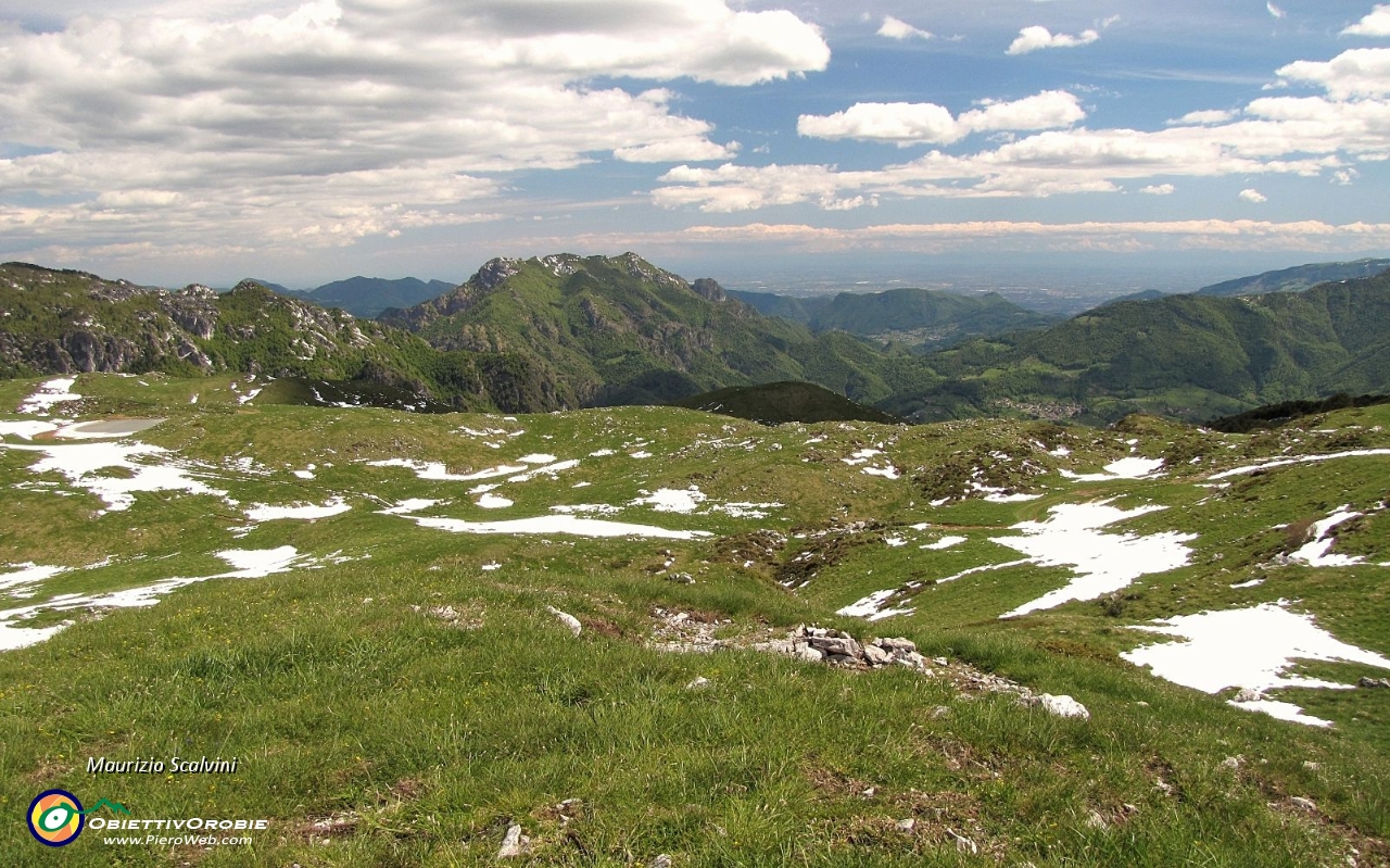 27 Panorama dei Piani dell'Alben....JPG